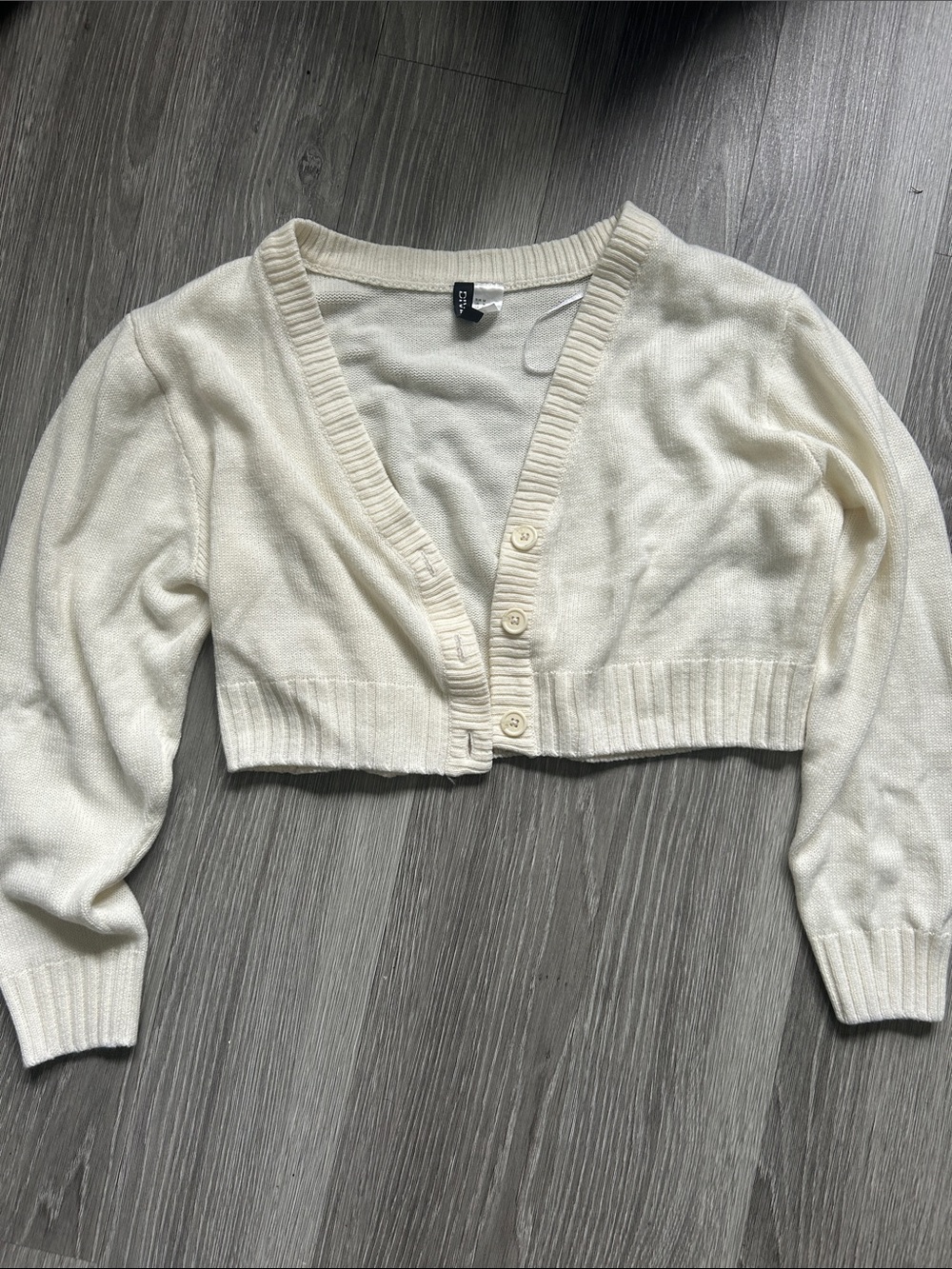 Like-new H&M cream cropped cardigan sweater